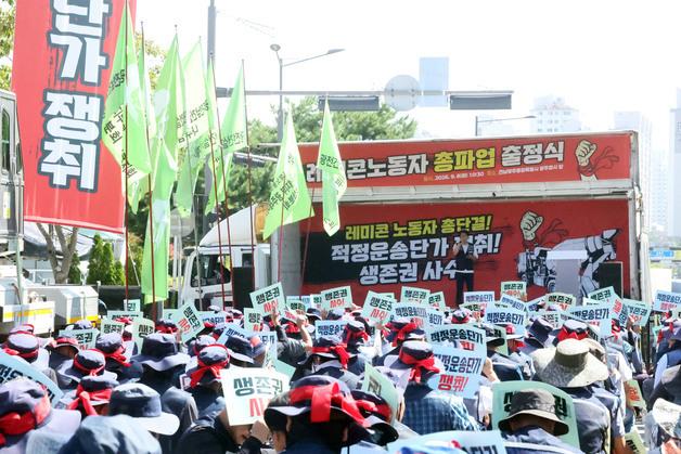 전남광주 레미콘 노조 "적정 운송료 촉구"…이틀째 파업
