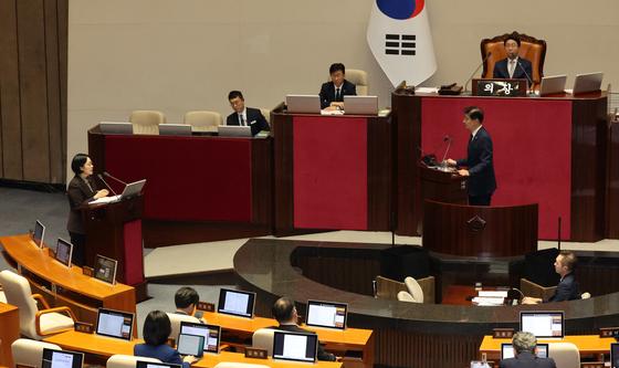 국회 본회의 대정부질문