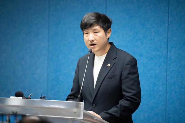 '45년 독점' 깬다더니…인천시 자동차번호판 선정 두 업체 '부자 관계'