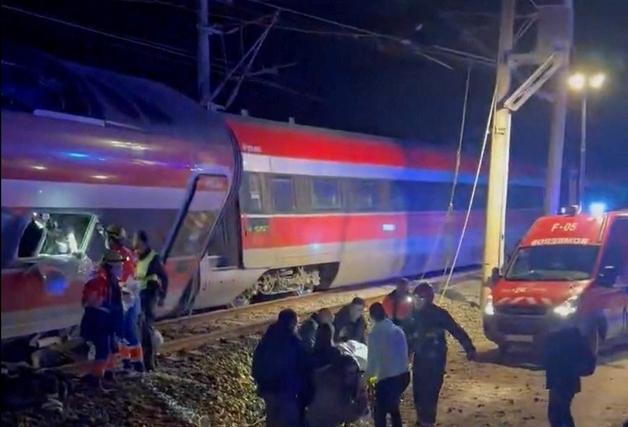 스페인 고속열차 정면충돌…"최소 21명 사망·100명 부상"