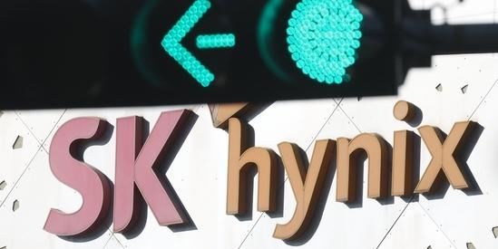 SK하닉, 주주환원 100조 쏜다…"3Q 실적 신기록, 29년까지 완판" 
