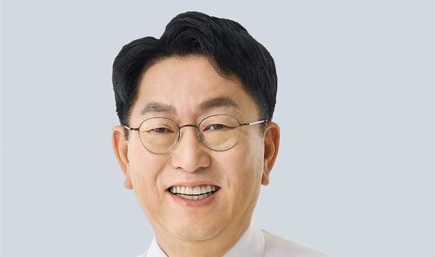 '뽀뽀 강요 논란' 與우형찬 양천구청장 후보 "아기·부모님께 사과"