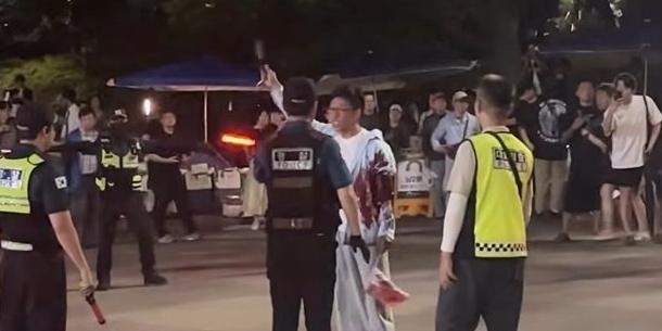 "사람 죽어가요"…올림픽공원 개표소 봉쇄시위 한밤중 자해 소동