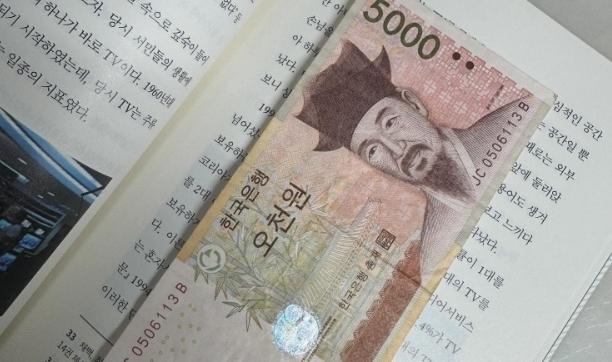 "뭐라도 사 먹어요"…힘들어 울던 여성에게 5000원 건넨 택시 기사 '감동'