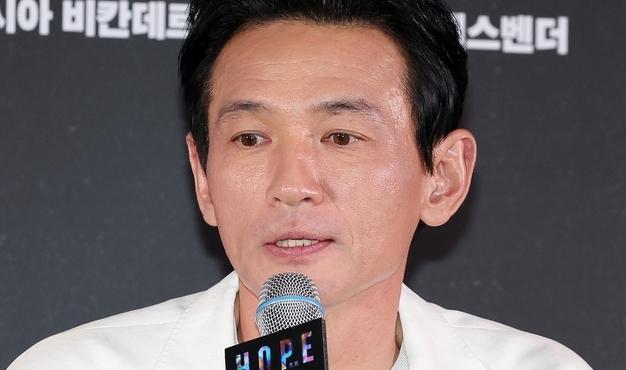 황정민, 불륜 주장 SNS 계정에 "스토킹 범죄 피의자…추가 법적 조치"