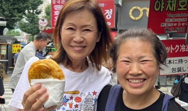 호떡 들고 상인과 '찰칵'…스틸 美대사, 입국 후 첫 공개 행보