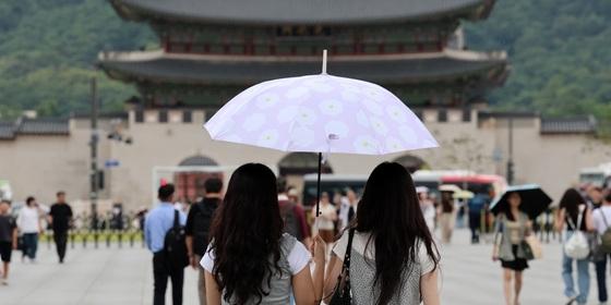 광복절 연휴 전국 비…남해안·제주 최대 200㎜ 폭우