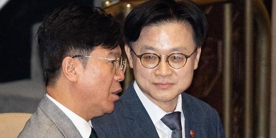 "일할 자유" vs "특별연장 쓰라"…산업·고용장관 메가특구 '52시간' 충돌