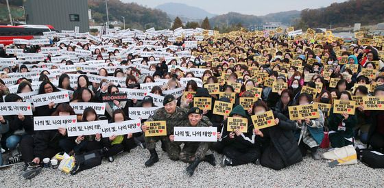 기다려준 팬들과 시간 보내는 태양-대성