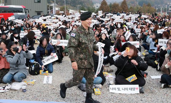 전역한 태양 '저 왔어요'
