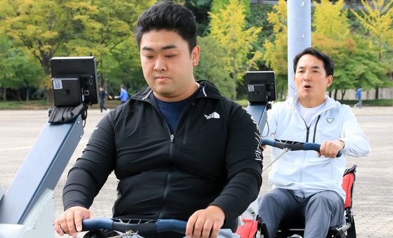 로잉머신 탄 박민식 보훈처장