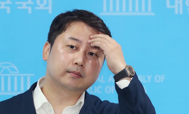 질문 듣는 장예찬