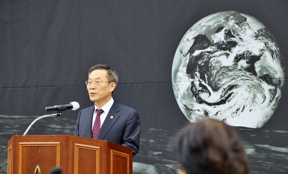달 탐사선 '다누리' 발사 1주년 축사하는 이종호 장관