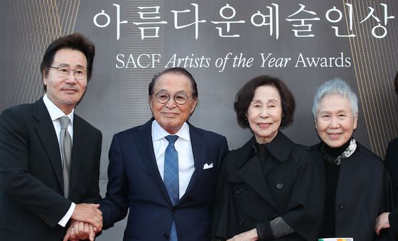 미소짓는 유동근·신영균·손숙·박정자