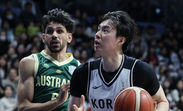 돌파 시도하는 이현중