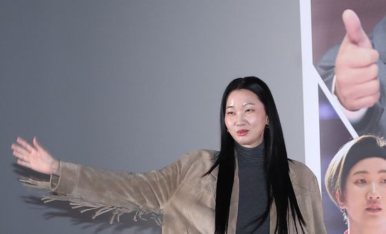 장윤주, 에너지 넘치는 입장