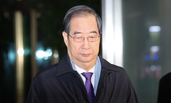 출근하는 한덕수 총리 '두 번째 尹 탄핵 표결을 앞두고'