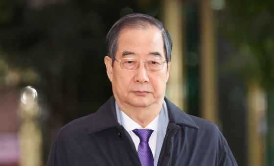 청사 들어서는 한덕수 총리