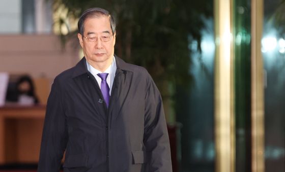 출근하는 한덕수 총리