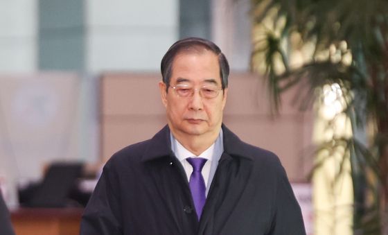 출근하는 한덕수 총리 '두 번째 尹 탄핵 표결을 앞두고'