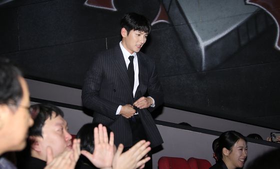 지창욱, 남우조연상 수상한 잘생긴 배우