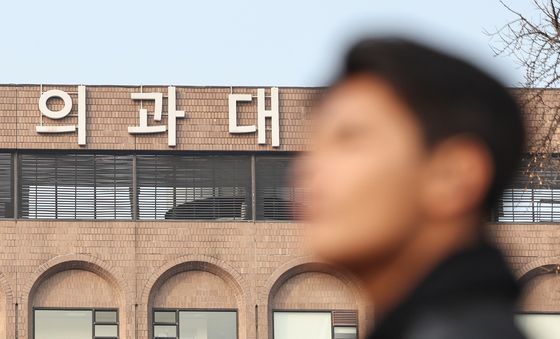 '의정갈등 해결 언제쯤?'