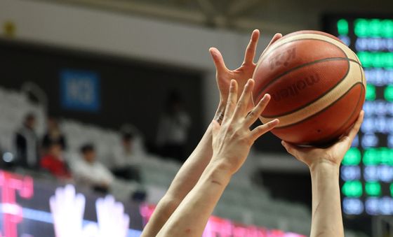 치열한 볼 다툼