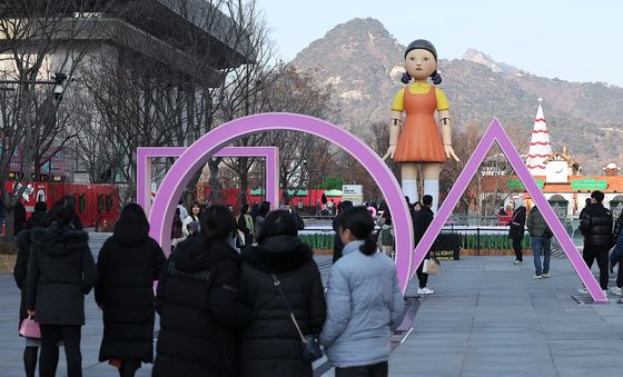 외신 혹평 속 '초대박'…'오징어게임2' 하루 만에 92개국 '1위'