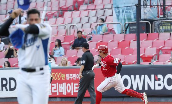 추신수, KBO리그 최고령 타자 출전 신기록…'42세 11일'