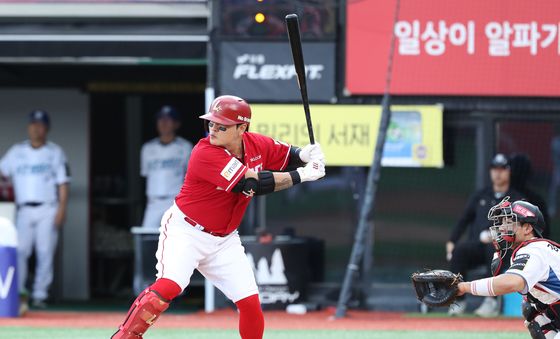 추신수 '42세 11일 나이로 타자 최고령 출전'