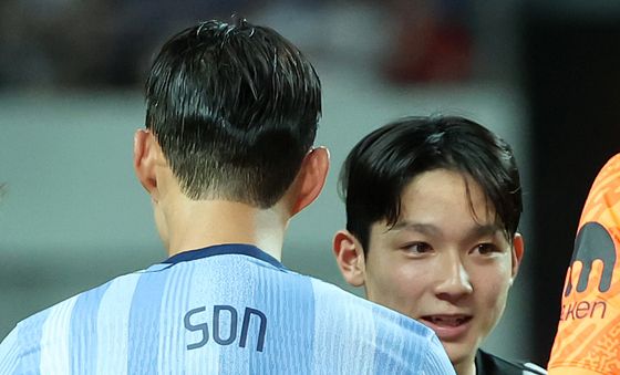 양민혁, 손흥민 형과 악수했어요!