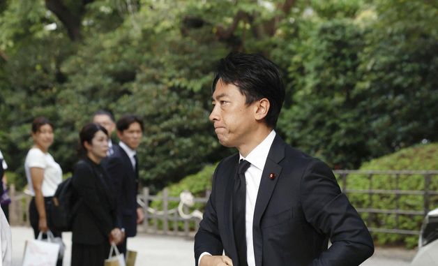 [사진] 야스쿠니 신사 참배 도착하는 고이즈미 전 환경상