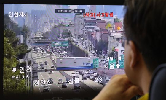 밀리는 고속도로 안전 운전