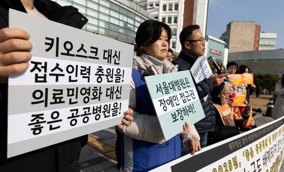 '시각장애인은 혼자서 키오스크 진료 접수를 할 수 없습니다'