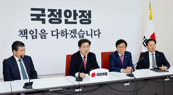 권성동 "트럼프 취임식 불참"