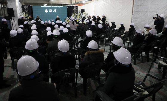 3주기 추모식 엄수되는 광주 아이파크 현장