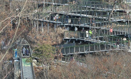 비상계엄 사태 여파 속 김포 애기봉 관광객 급증
