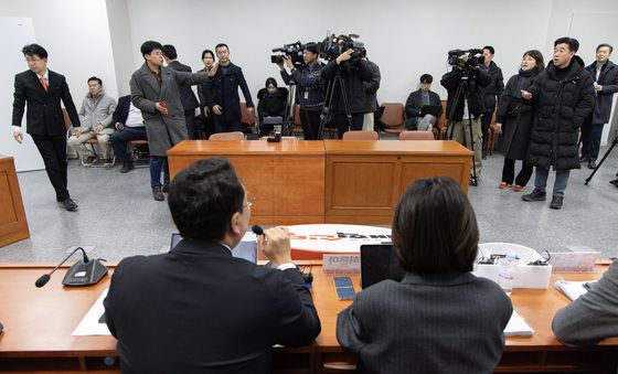 개혁식당 '갈등 언제까지'