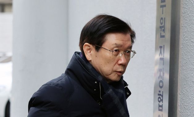 국수본 조사 출석하는 박종준 전 경호처장