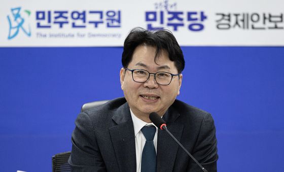 트럼프시대 통상·산업정책 간담회 인사말 하는 이한주 원장