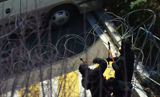 철조망 자르고 차벽 넘어 윤석열 체포 작전