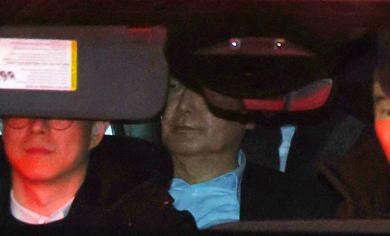 굳은 표정의 윤석열 대통령