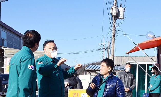 산란계 밀집단지 현장점검하는 이한경 본부장