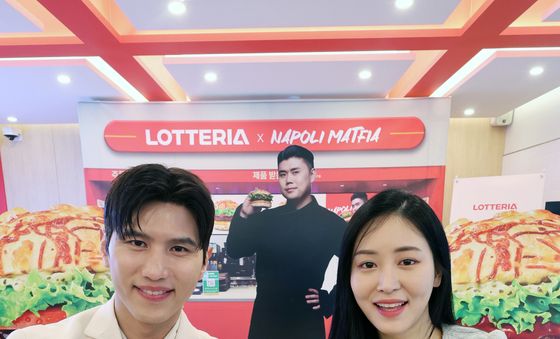'롯데리아 X 나폴리맛피아 협업 메뉴 선보입니다'