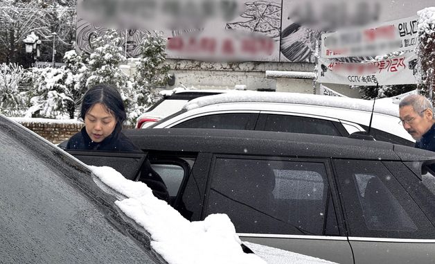 임신 초기 흰 눈 내리던 날 홍상수·김민희 커플