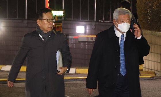 김홍일·석동현 '尹 영장심사 마치고'