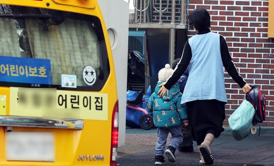 18세미만 인구 700만명 선 붕괴…10년새 230여만명 줄어