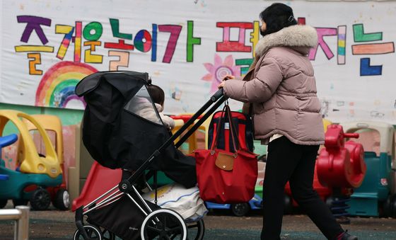줄어들고 있는 '대한민국 미래'…아동인구 700만명 선 붕괴