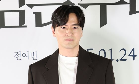 이진욱, 근사한 매력남