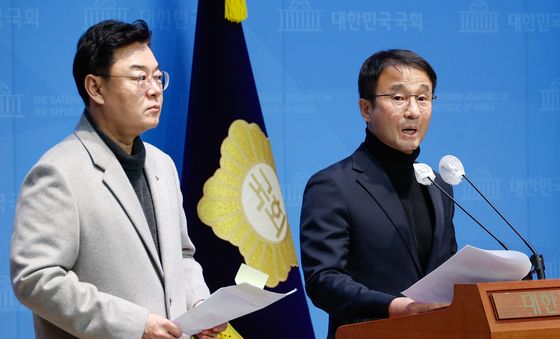 현장조사 결과 브리핑하는 김성원·한병도 간사